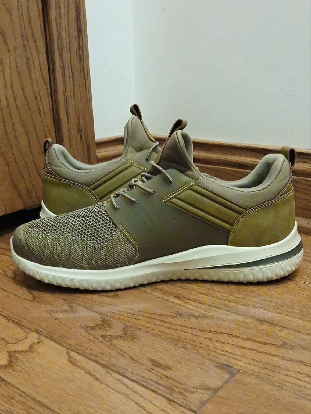 Skechers Khaki Lightweight Men's Sneaker Size 10